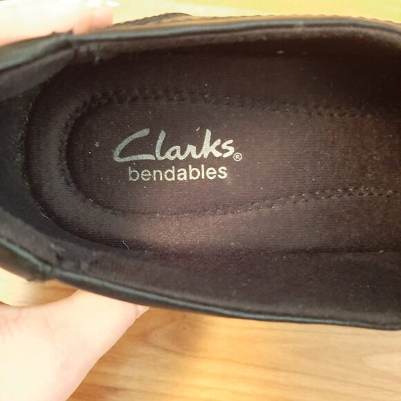 CLARKS Bendables Black Leather Slip-on Loafer with Low Block Heel - Size 9 - Picture 7 of 7